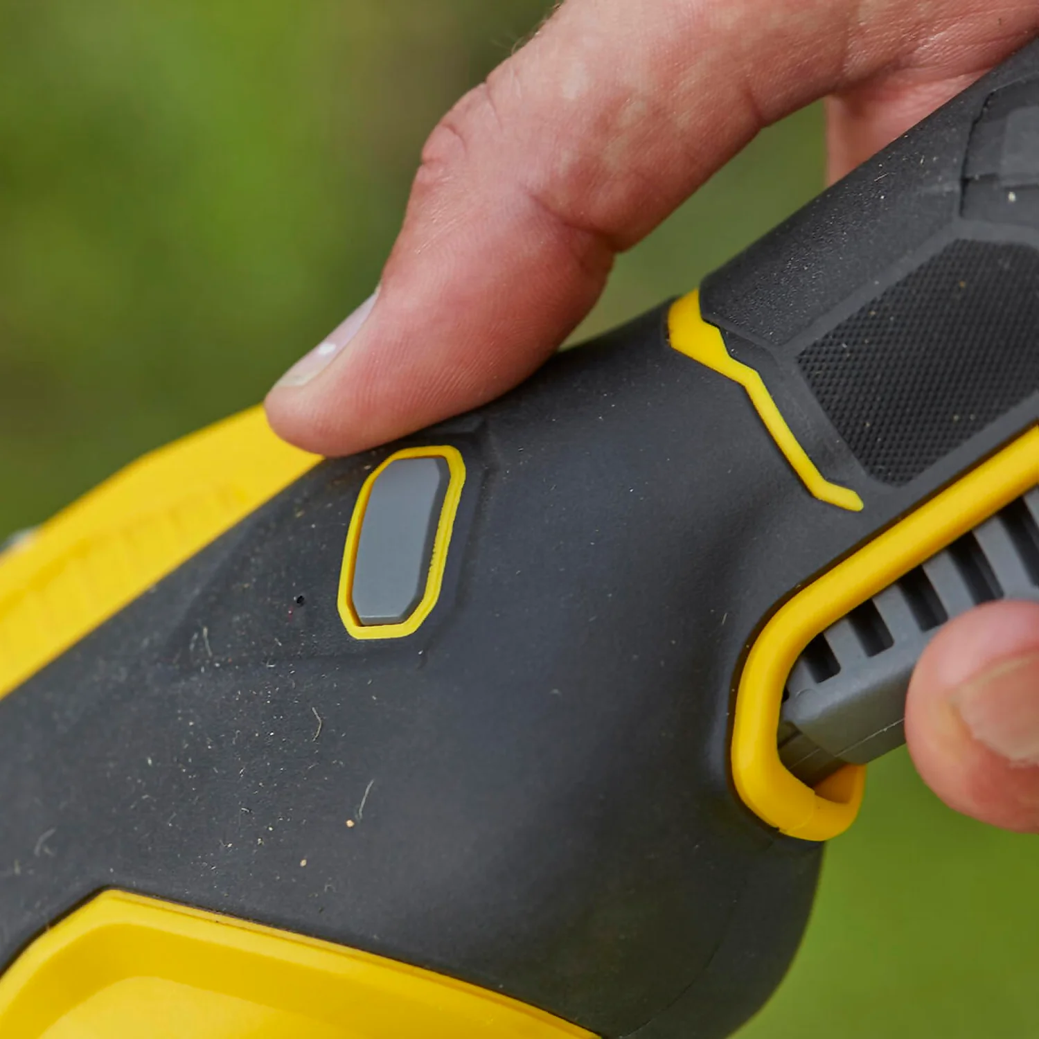 STANLEY FATMAX V20 18V Cordless 33Cm String Trimmer With Brushless Motor (Sfmcstb933M-Gb) 9 STANLEY FATMAX V20 18V Cordless 33Cm String Trimmer With Brushless Motor (Sfmcstb933M-Gb) - Image 9