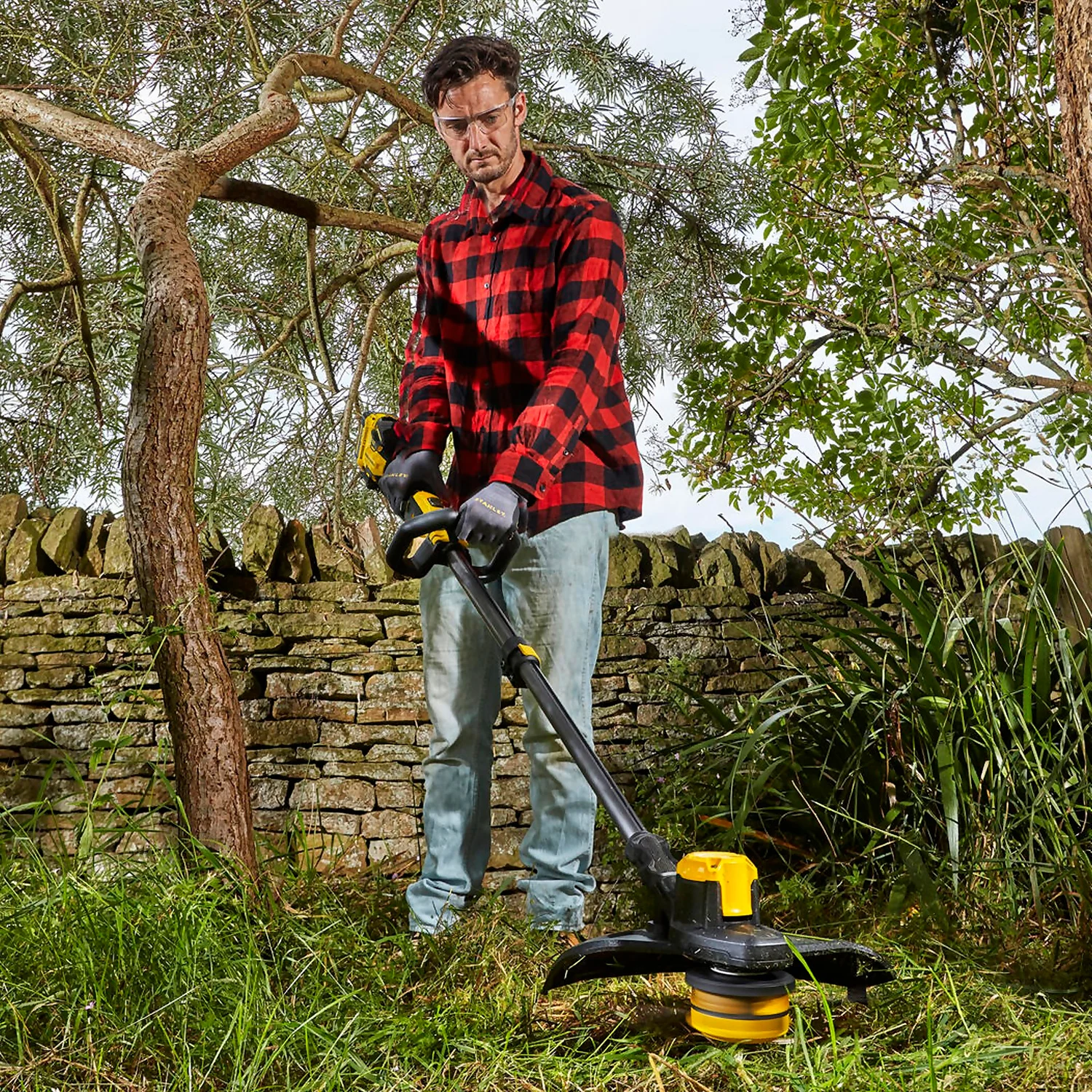 STANLEY FATMAX V20 18V Cordless 33Cm String Trimmer With Brushless Motor (Sfmcstb933M-Gb) 2 STANLEY FATMAX V20 18V Cordless 33Cm String Trimmer With Brushless Motor (Sfmcstb933M-Gb) - Image 2