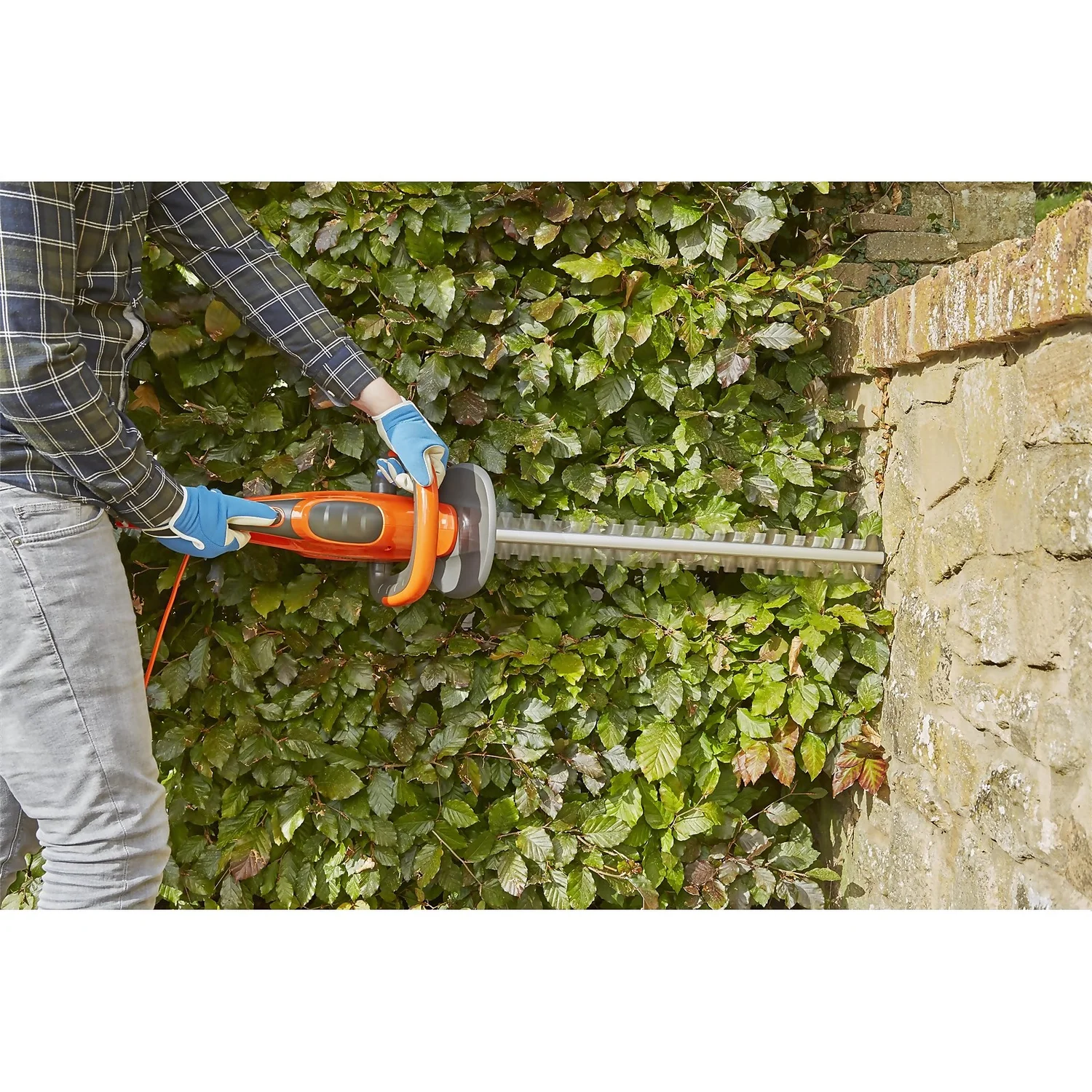 Flymo Easicut 460 Electric Hedge Trimmer - 45cm 5 Flymo Easicut 460 Electric Hedge Trimmer - 45cm - Image 5
