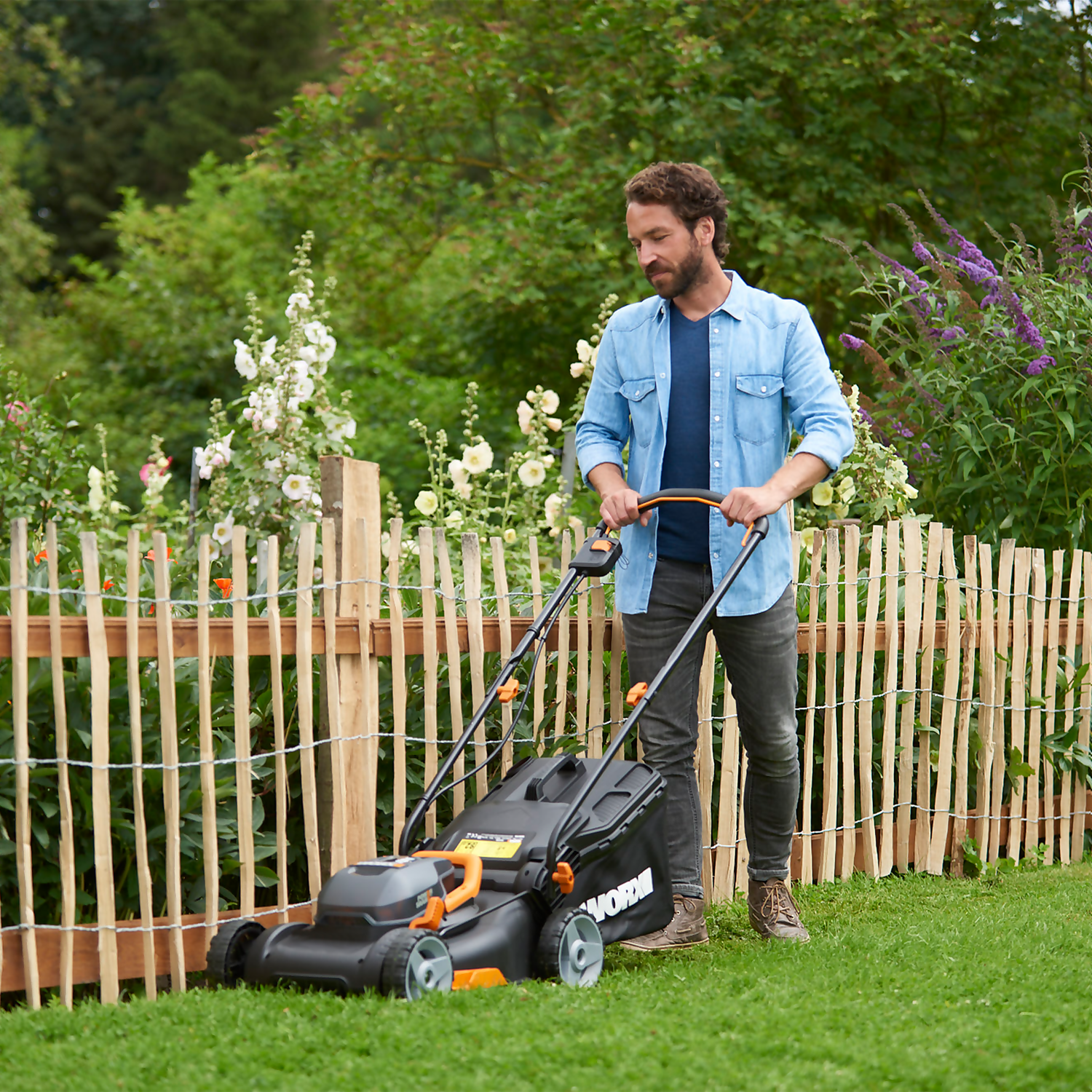 Worx 40V WG779E.2 Cordless Lawn Mower - 34cm 2 Worx 40V WG779E.2 Cordless Lawn Mower - 34cm - Image 2