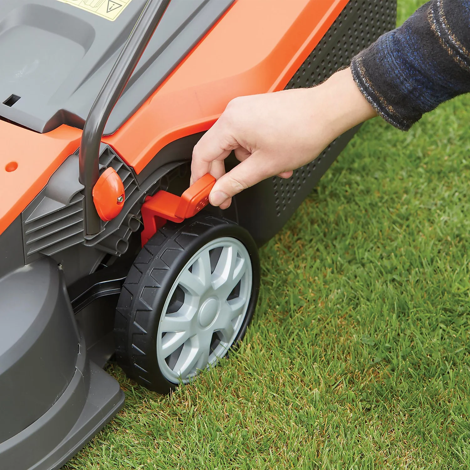 Flymo 1500W Speedi Mo 360C Electric Lawn Mower - 36cm 5 Flymo 1500W Speedi Mo 360C Electric Lawn Mower - 36cm - Image 5