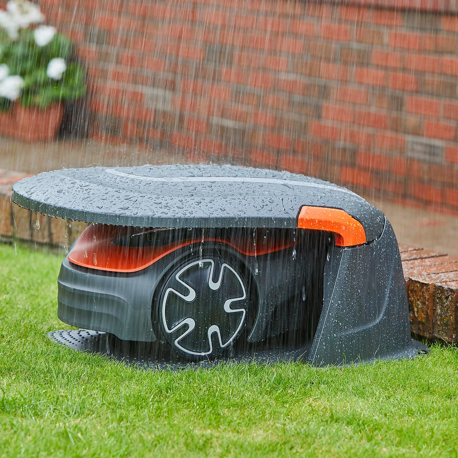 Flymo EasiLife GO 250 Cordless Robot Lawn Mower - 16cm 4 Flymo EasiLife GO 250 Cordless Robot Lawn Mower - 16cm - Image 4